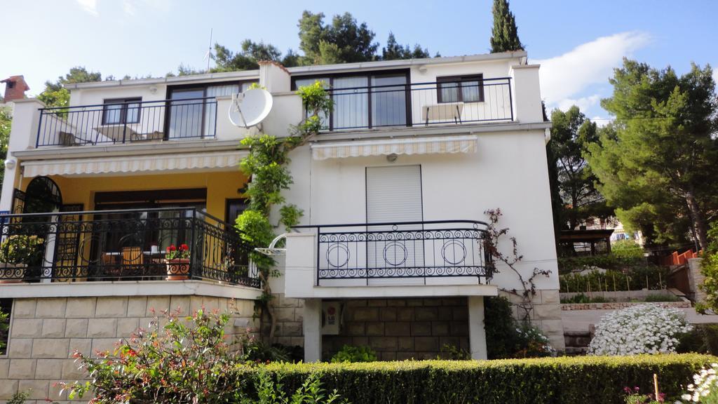 Guesthouse Apartment Bozica Бол Екстер'єр фото