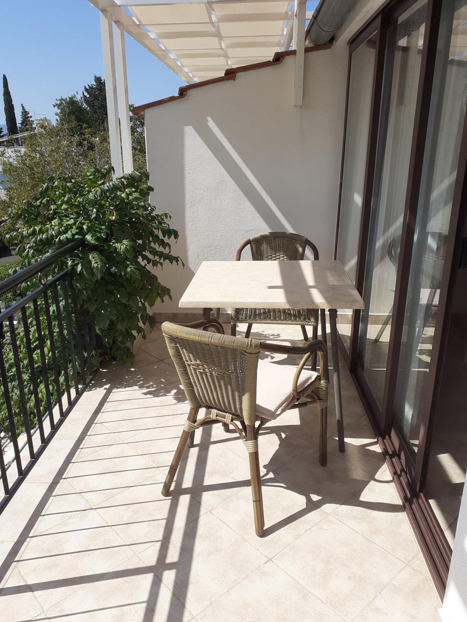 Guesthouse Apartment Bozica Бол Екстер'єр фото