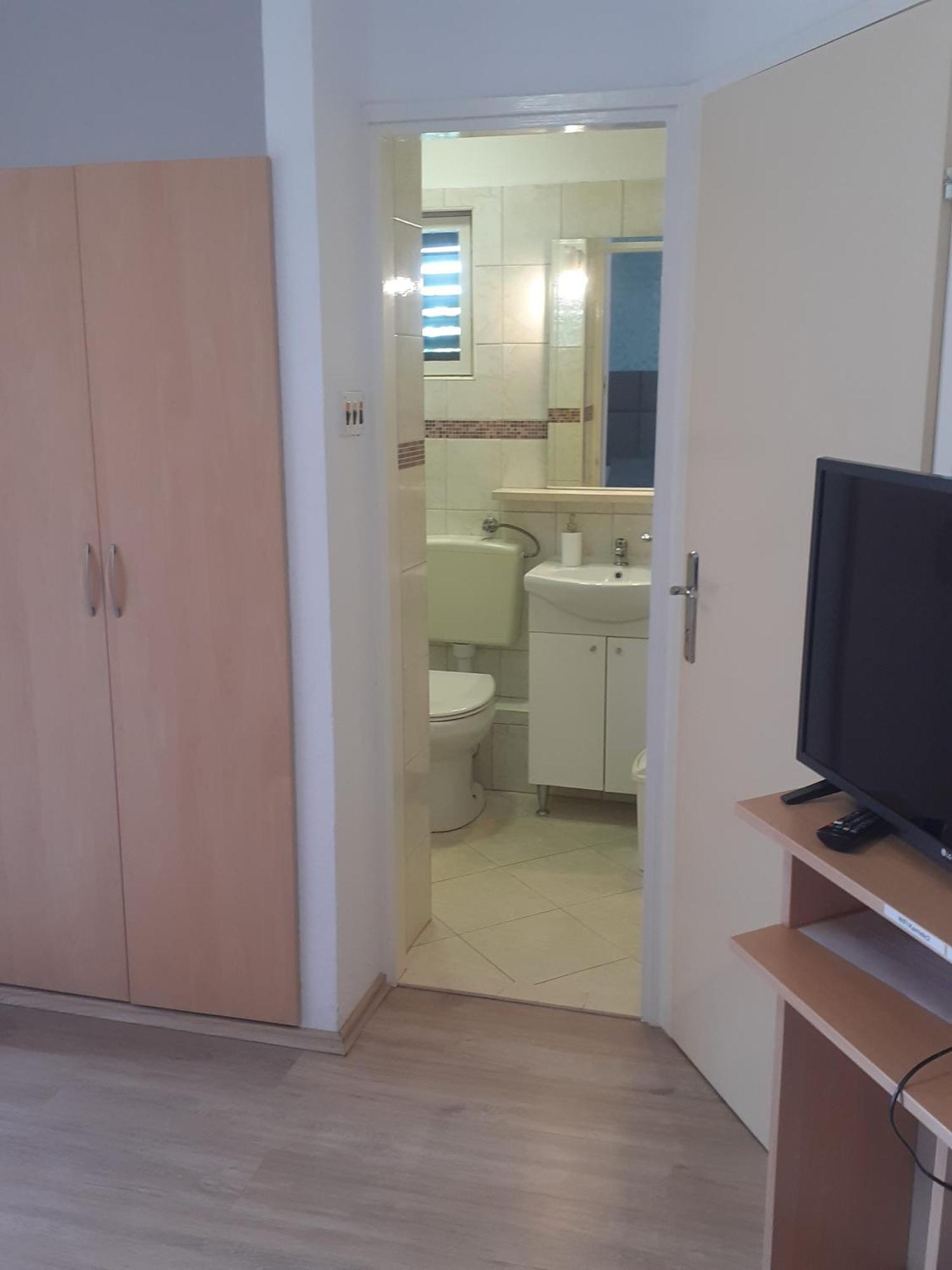 Guesthouse Apartment Bozica Бол Екстер'єр фото