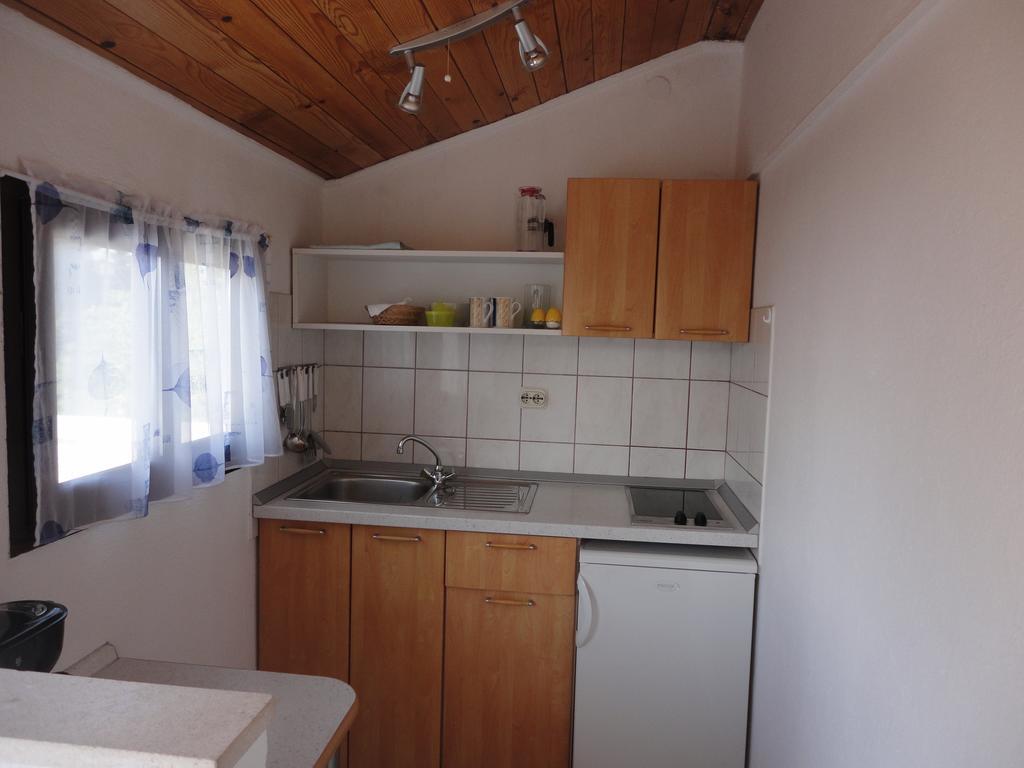 Guesthouse Apartment Bozica Бол Екстер'єр фото