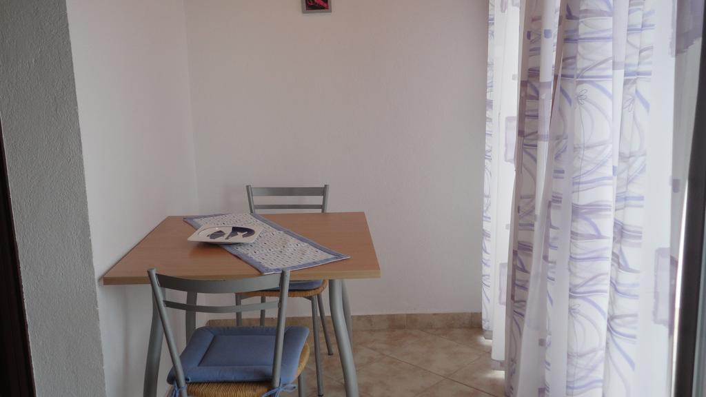 Guesthouse Apartment Bozica Бол Екстер'єр фото