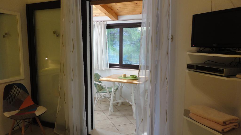 Guesthouse Apartment Bozica Бол Екстер'єр фото