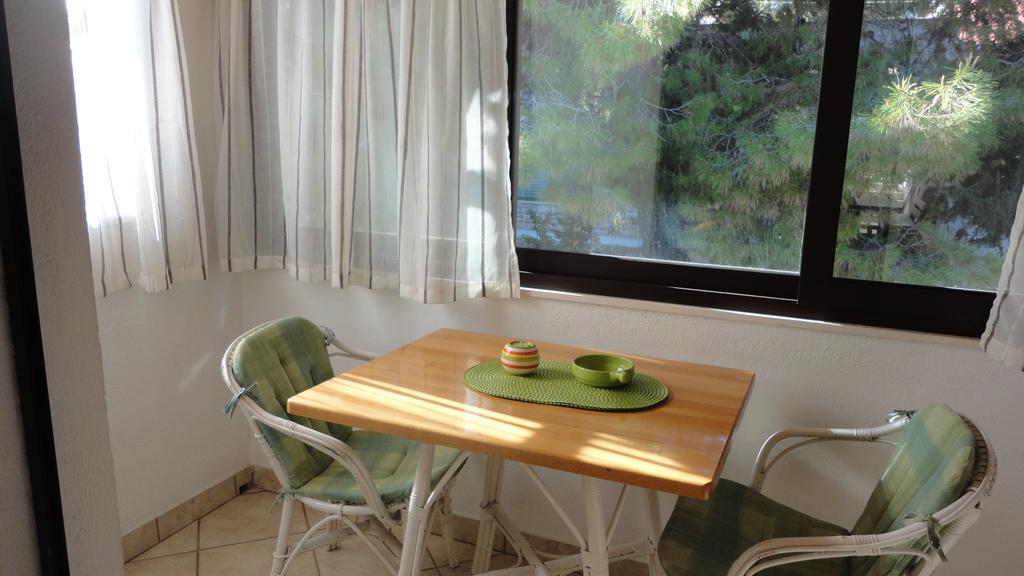 Guesthouse Apartment Bozica Бол Екстер'єр фото